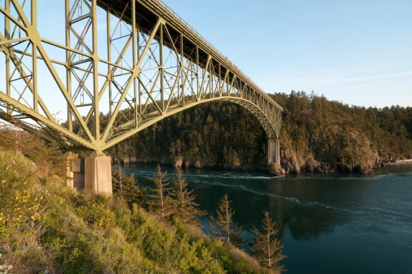 2005: HBI was requested&nbsp;to insulate Washington state's infamous Deception Pass Bridge in the early 2000s.&nbsp;
Thank you to our wonderful superintendents who were on-site at the time&nbsp;of renovation, for documenting their work on film.&nbsp;